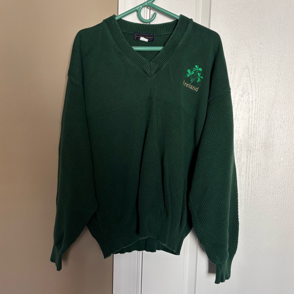 Andrew Rohan Men’s Vintage 90s Embroidered Ireland V-Neck Sweater. Size Large.